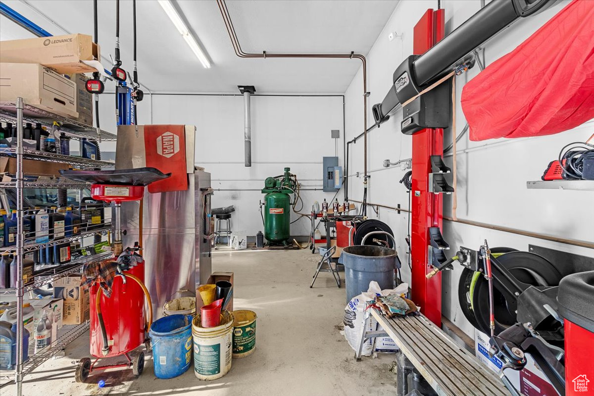 DAILEY MINOR - Commercial Sale