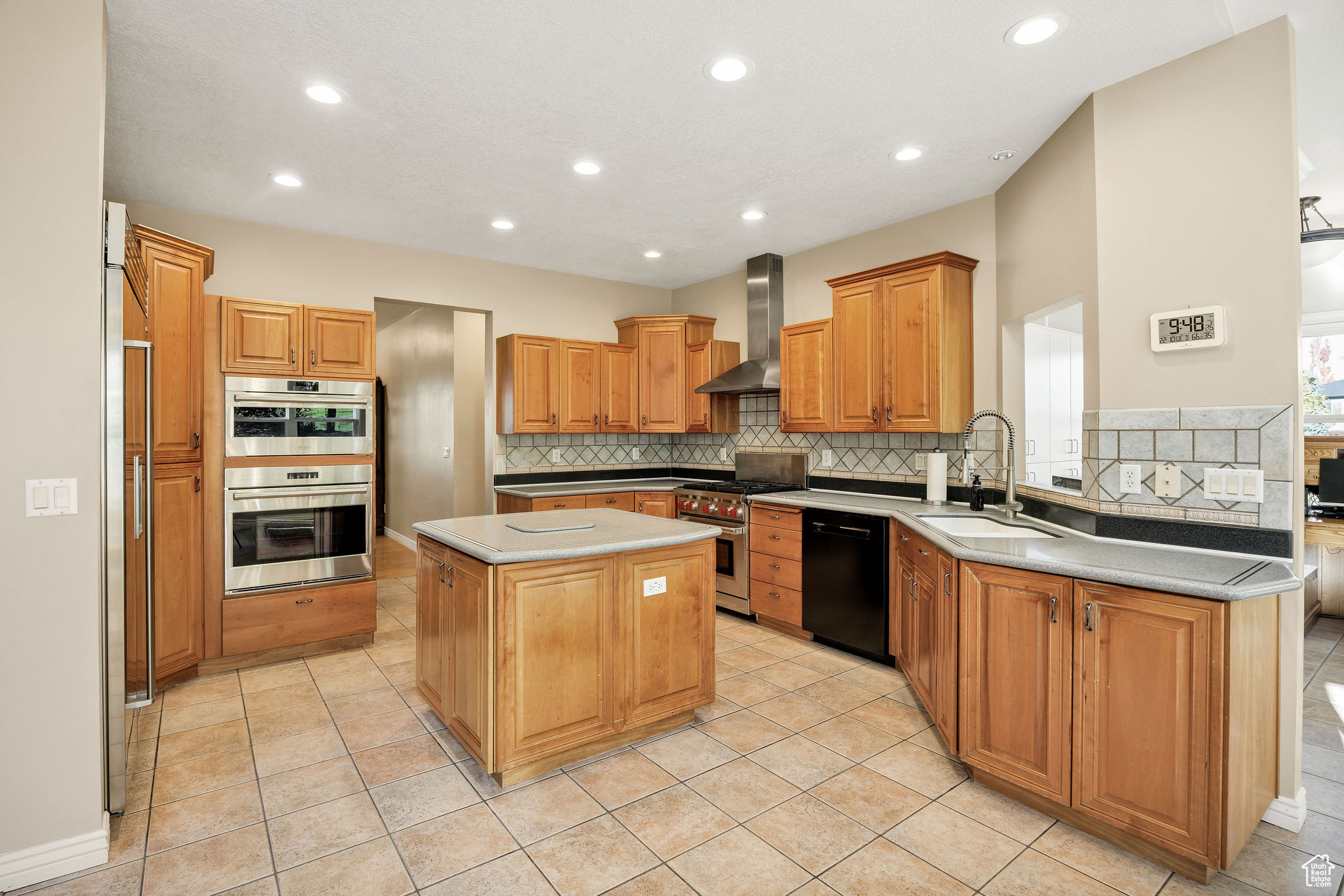 CANYON RIDGE - Residential