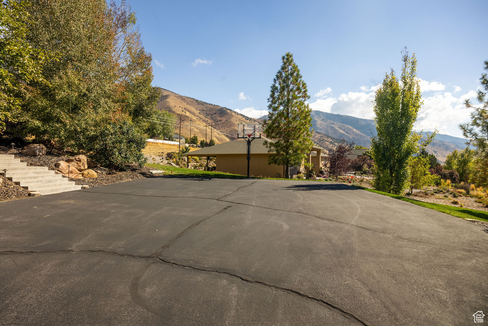 2960 N RIDGE VIEW DR