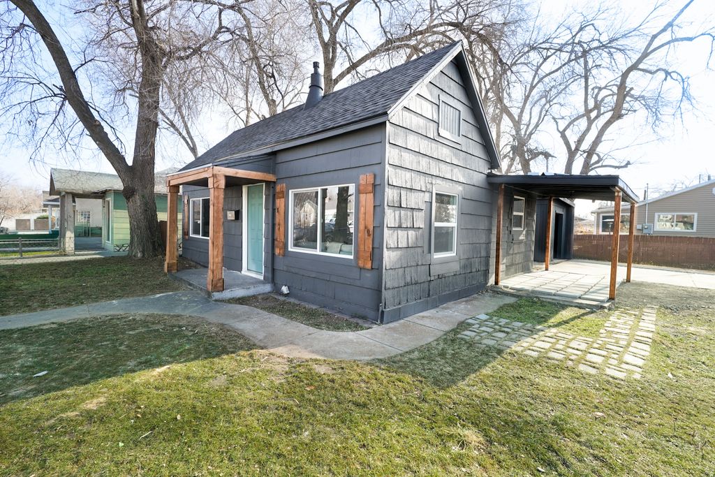 Photo of 1563 W INDIANA AVE, Salt Lake City, UT 84104 (MLS # 2152765)