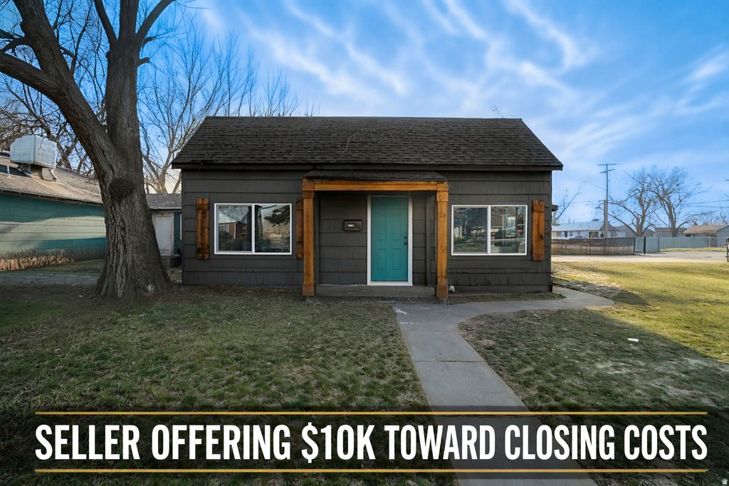 Photo of 1563 W INDIANA AVE, Salt Lake City, UT 84104 (MLS # 2152765)