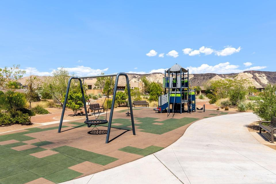 LEDGES OF ST GEORGE PH 7 - Residential