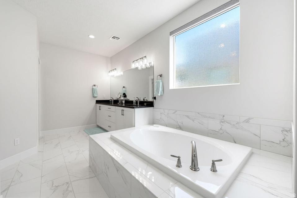 LEDGES OF ST GEORGE PH 7 - Residential