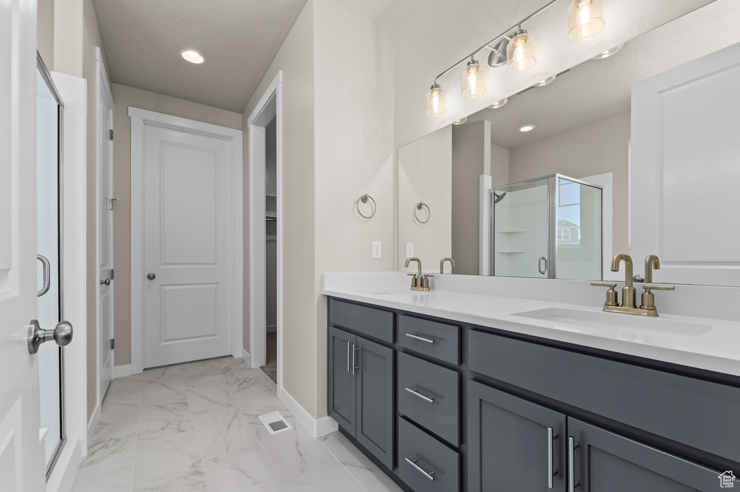 OVERLAND GARDENS D186 - Residential