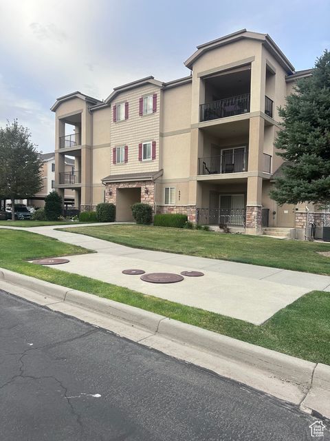 Tiny photo for 6995 S TOURIST LN W #7, West Jordan, UT 84081 (MLS # 2105667)