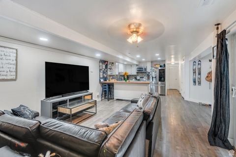 Photo of 1661 WILLOWBROOK DR, Provo, UT 84604 (MLS # 2118282)