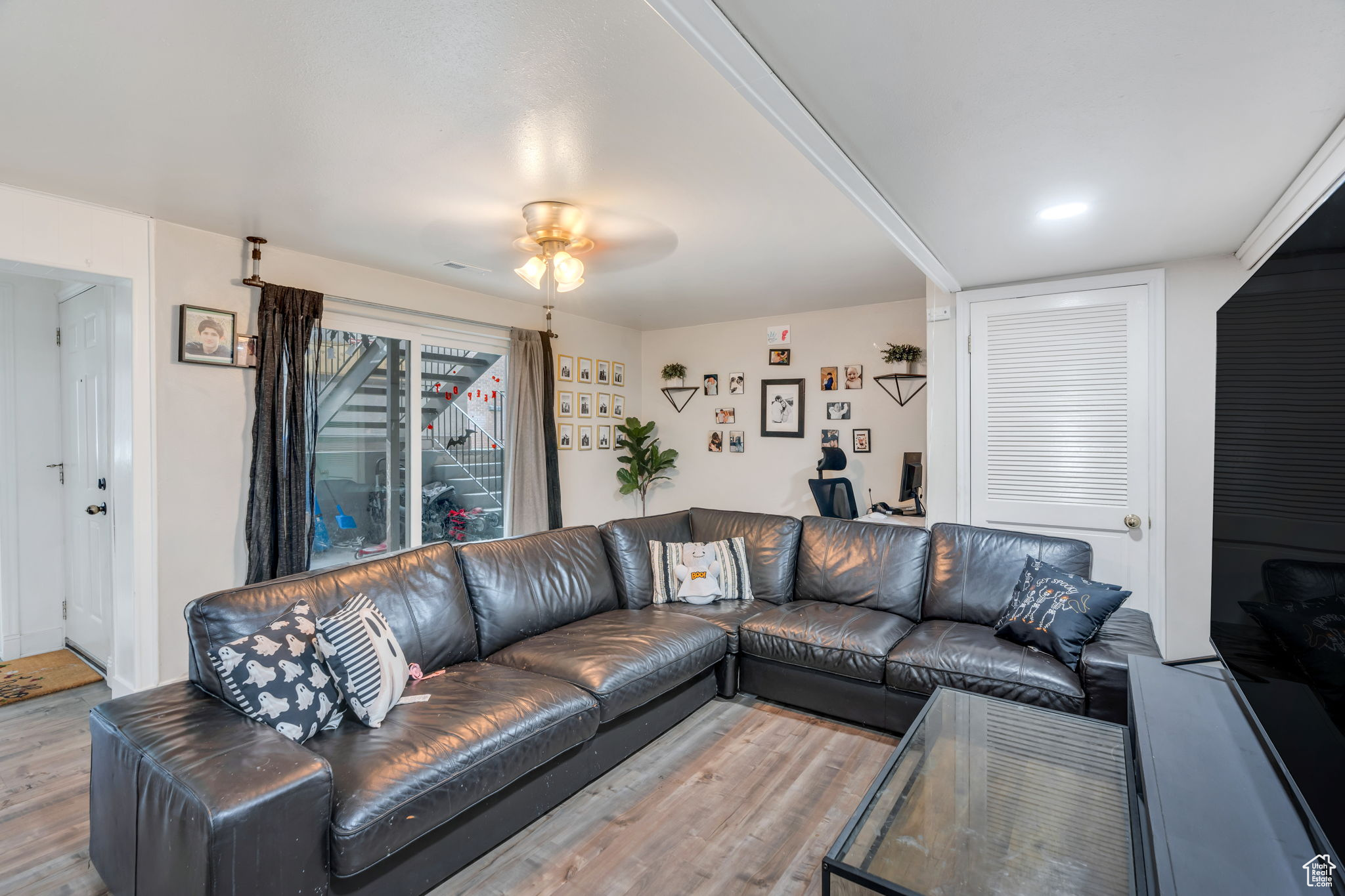 WILLOWBROOK HILL CON - Residential