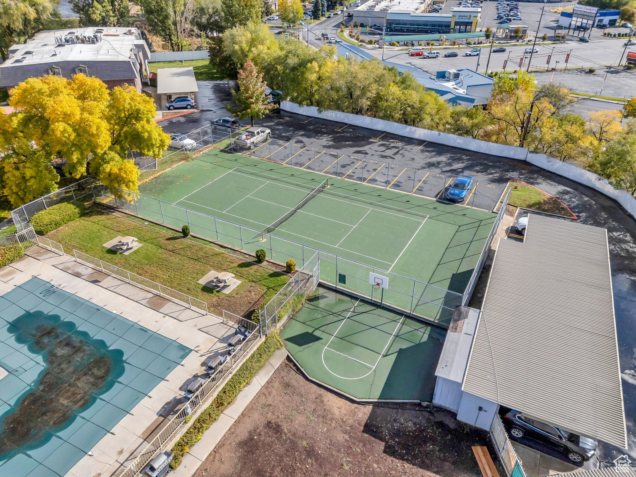 WILLOWBROOK HILL CON - Residential