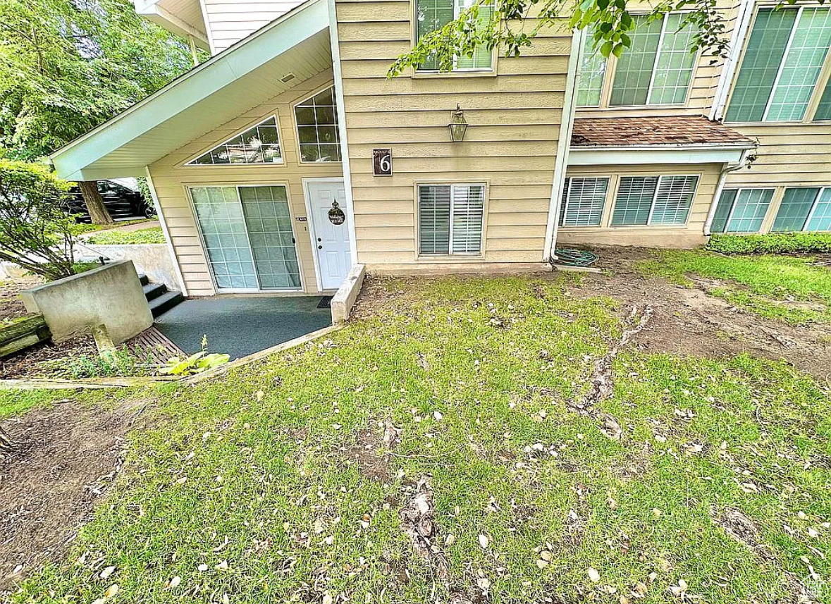 This main living condo is in the heart of Bountiful. Just steps away from the library and shopping and minutes to downtown SLC or airport. Cozy 2 bedroom 2 bath with vaulted ceiling in the front room. Square footage figures are provided as a courtesy estimate only and were obtained from previous listing . Buyer is advised to obtain an independent measurement. Seller is owner/agent