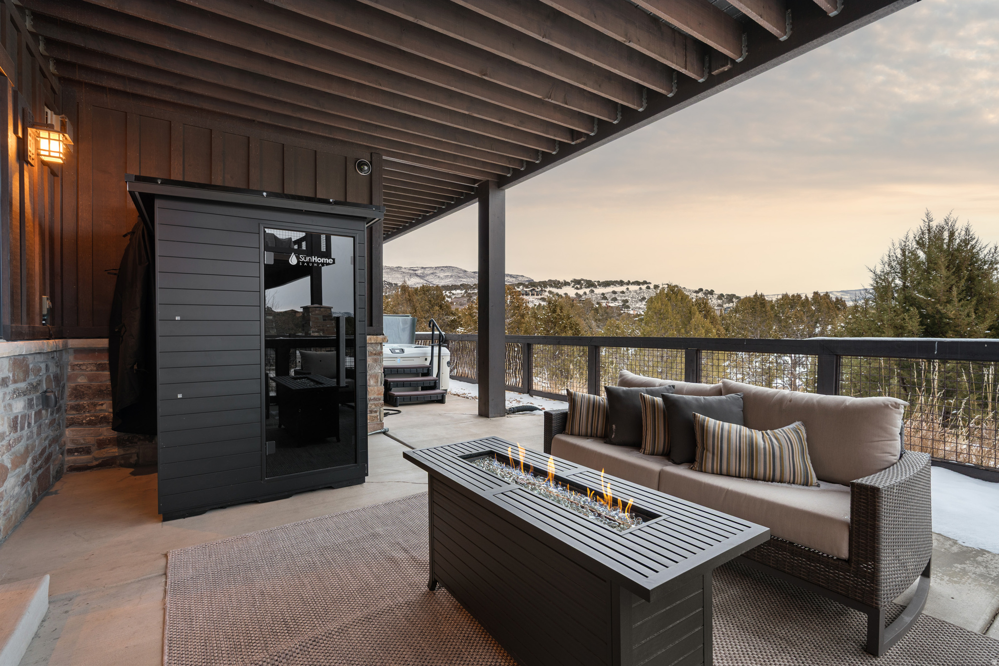 RED LEDGES - Residential