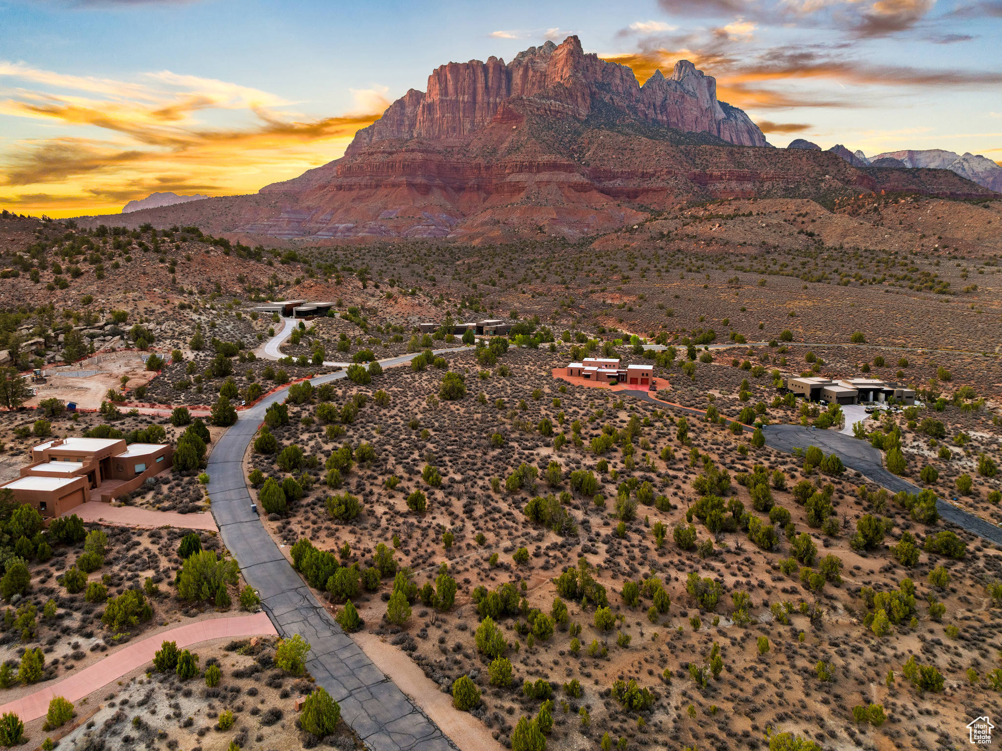 ANASAZI PLATEAU - Land