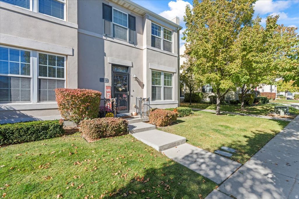 Photo of 10638 S CAVE RUN LN W, South Jordan, UT 84009 (MLS # 2149528)