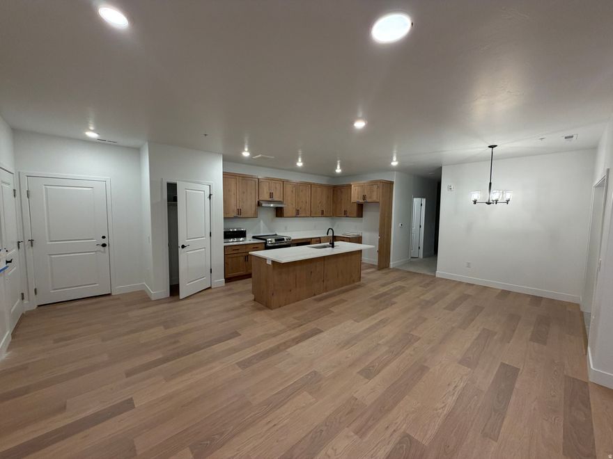 Receive a 3% flex incentive to go towards closing costs, rate buy down, purchase price reduction, pre-paid HOA dues or any combination of the above. Incentive is not tied to using builder's preferred lender.*** Beautiful condo in highly desirable location. This luxury condo has great freeway access and is near everything. Great community amenities including pool, clubhouse, and pickleball. Come tour our homes and see the Keystone Construction difference.   *This main floor condo is ADA complaint!*