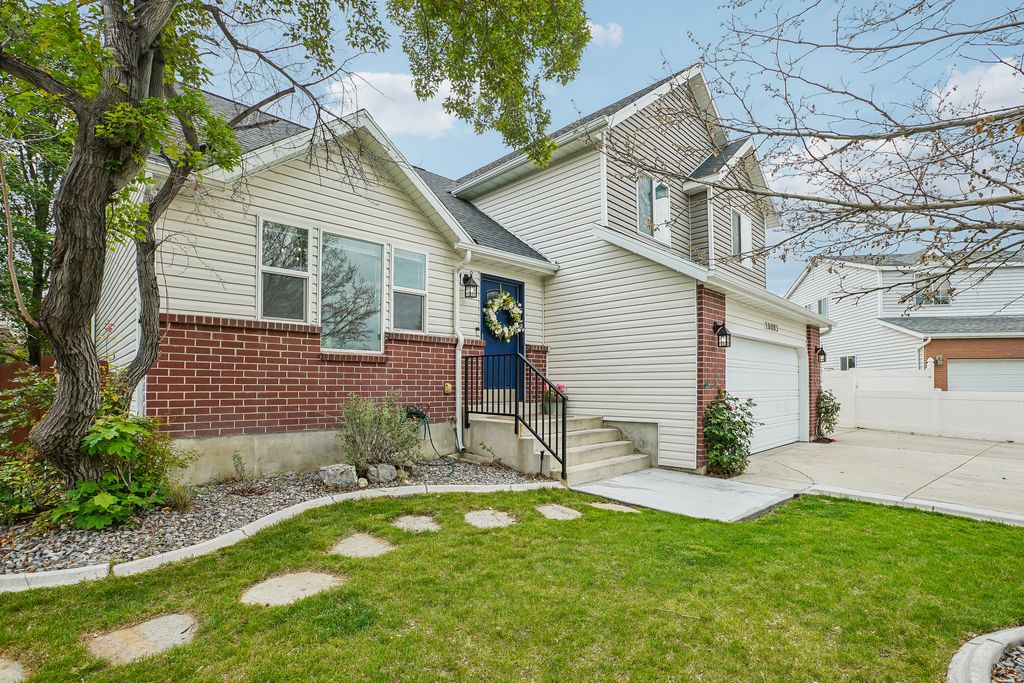 Photo of 10083 S QUEENS FERRY DR. DR W, South Jordan, UT 84009 (MLS # 2156193)