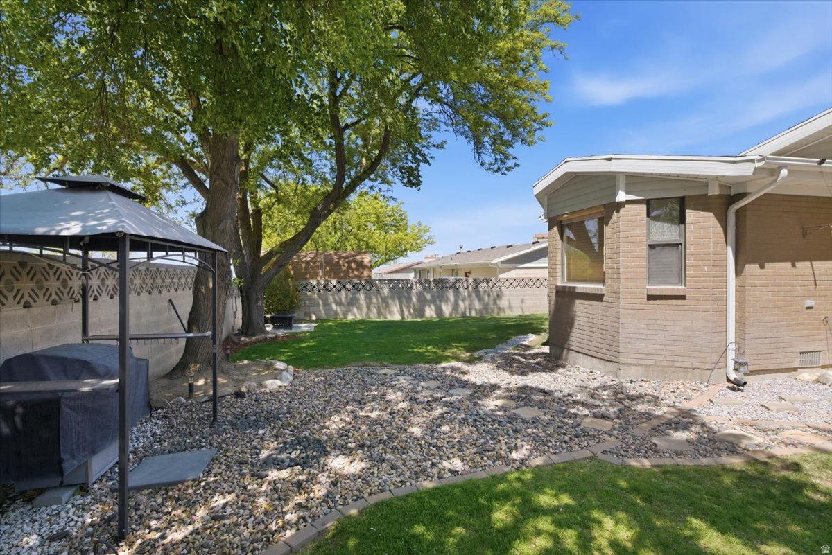 COLONY WEST - Residential