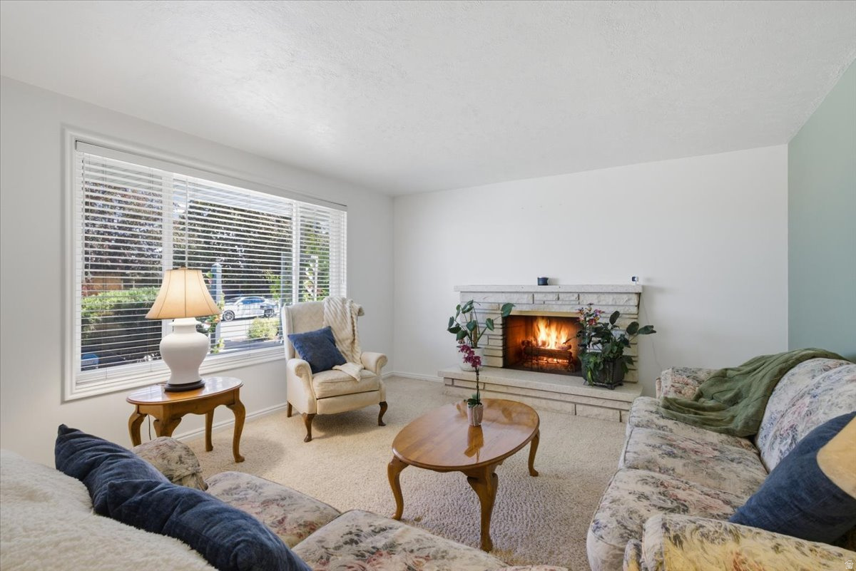 COLONY WEST - Residential