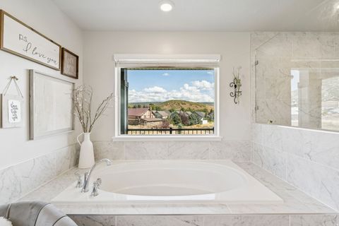 Tiny photo for 1128 N SPRINGER VIEW LOOP, Midway, UT 84049 (MLS # 2131376)