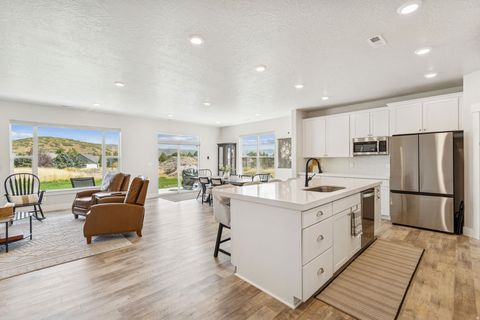 Tiny photo for 1128 N SPRINGER VIEW LOOP, Midway, UT 84049 (MLS # 2131376)