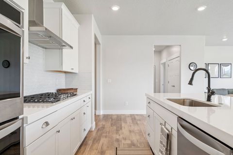 Tiny photo for 1128 N SPRINGER VIEW LOOP, Midway, UT 84049 (MLS # 2131376)