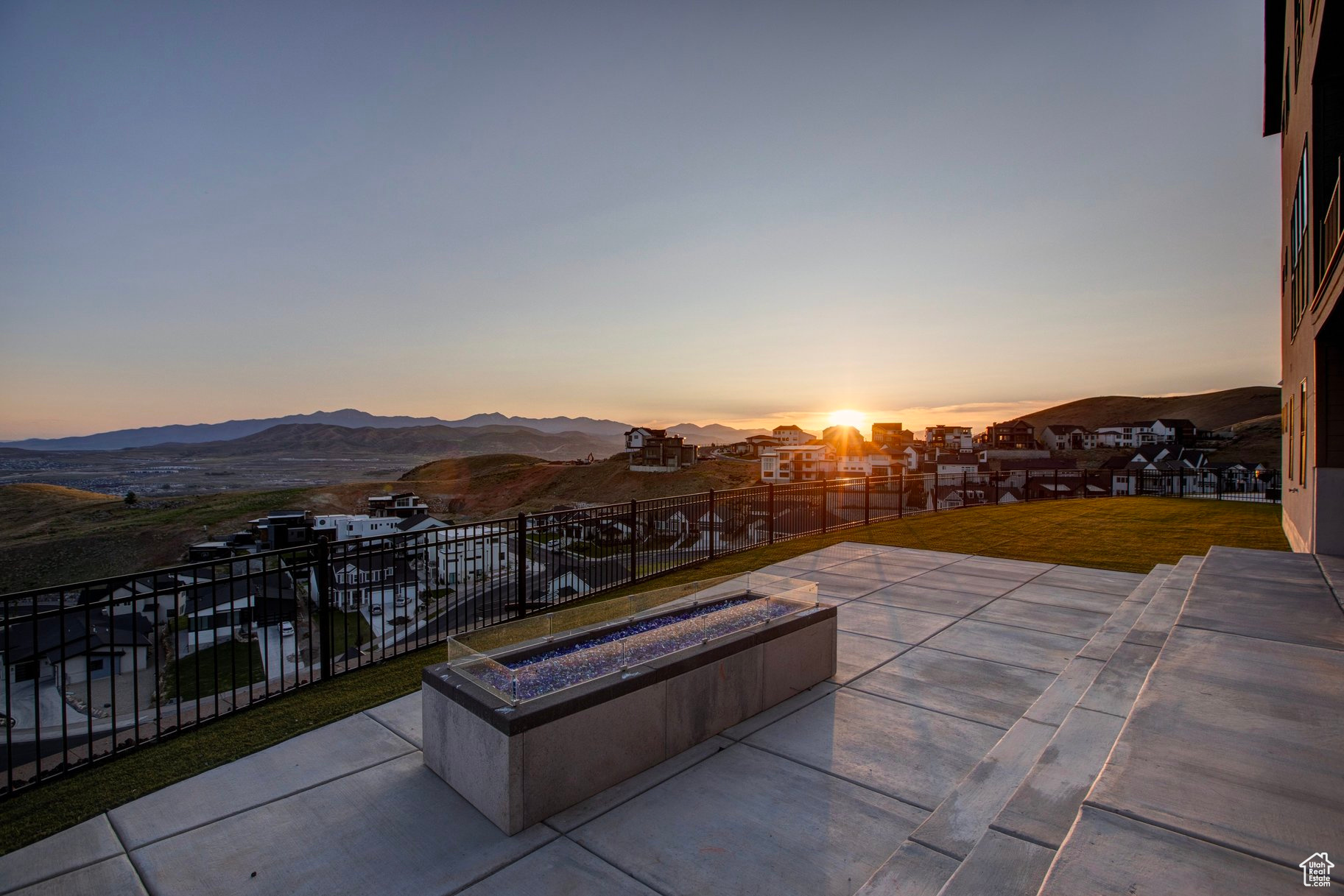 SEASONS ESTATES - Residential