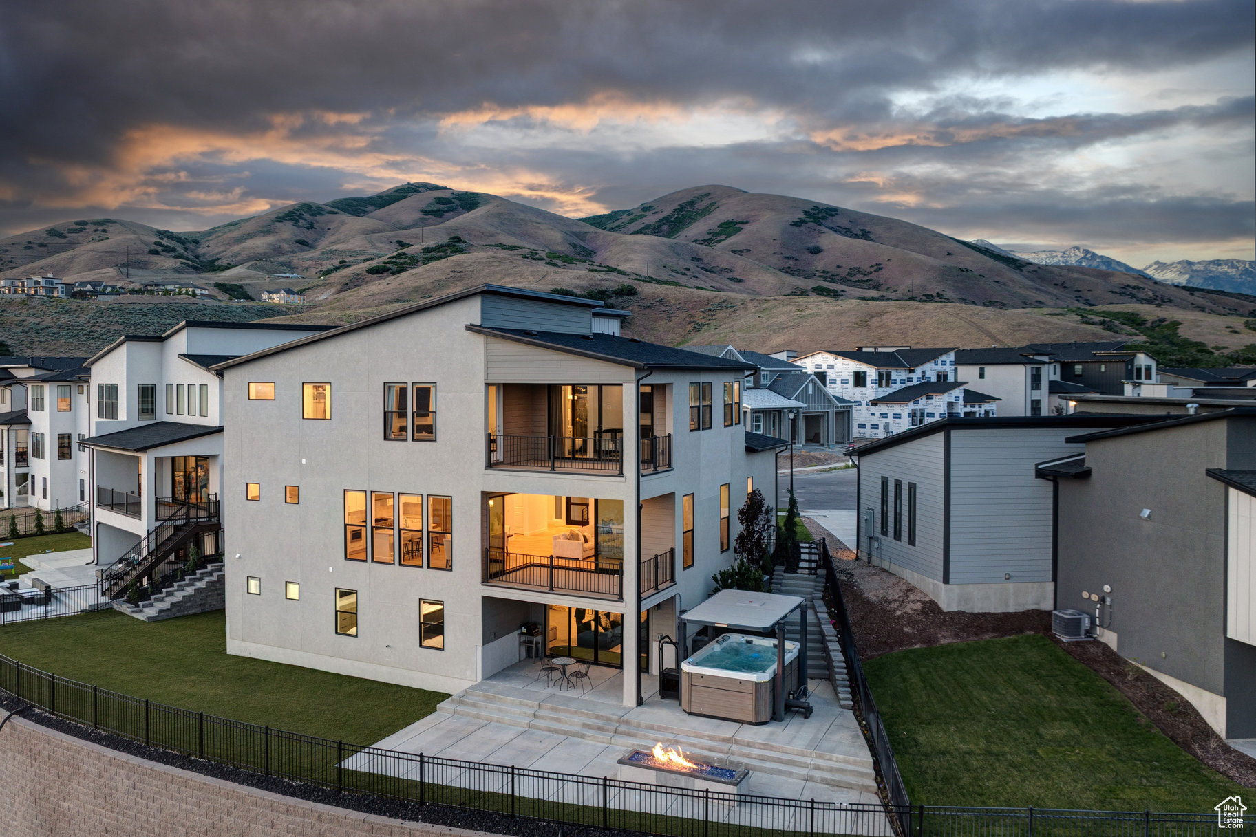 SEASONS ESTATES - Residential