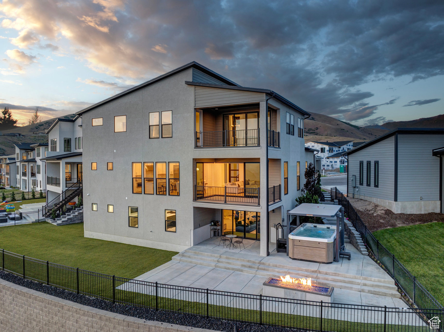 SEASONS ESTATES - Residential