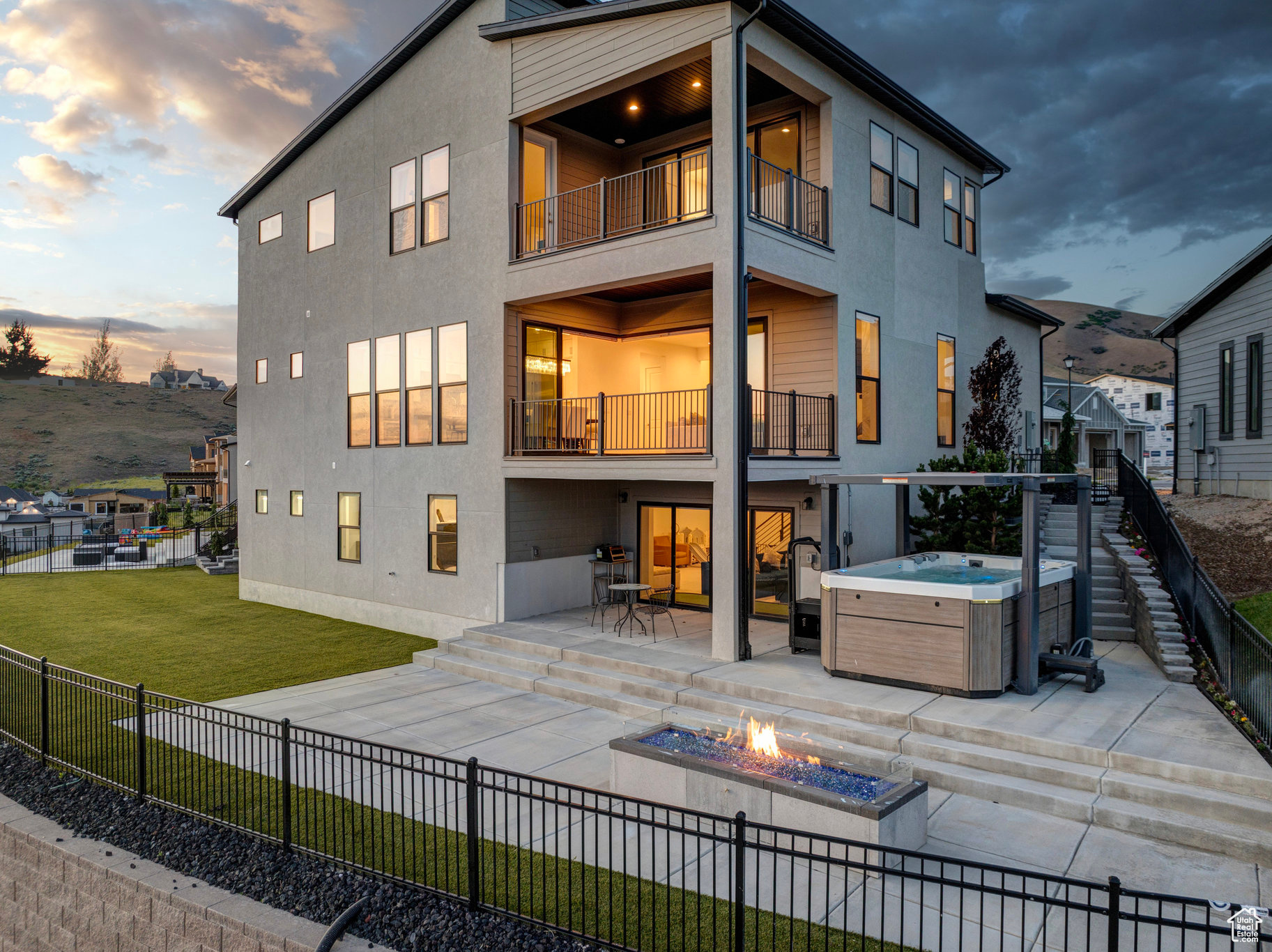 SEASONS ESTATES - Residential