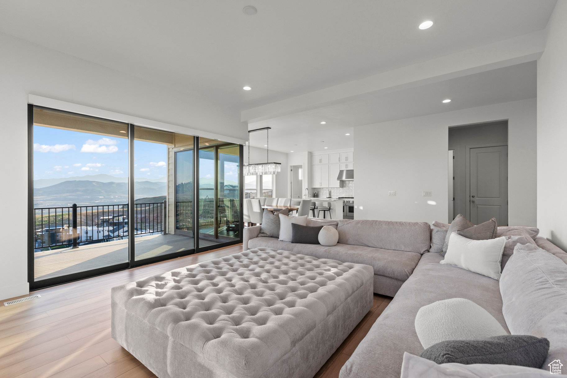 SEASONS ESTATES - Residential