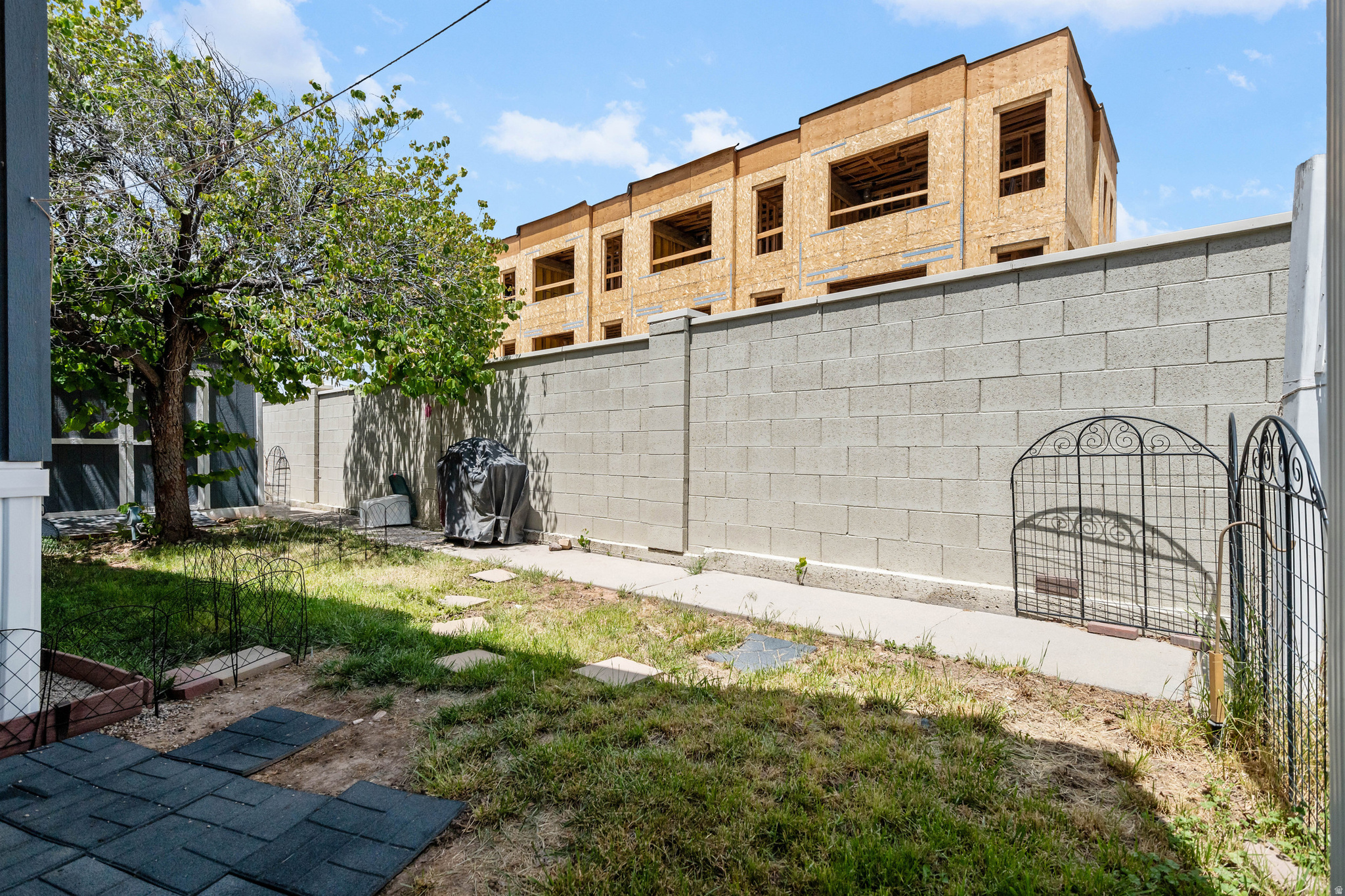 APPLEWOOD - Residential