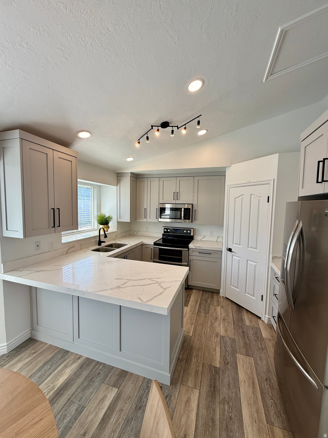 VICTORS POND - Residential