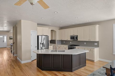 Tiny photo for 1456 E FIRELIGHT WAY S, Sandy, UT 84092 (MLS # 2147418)