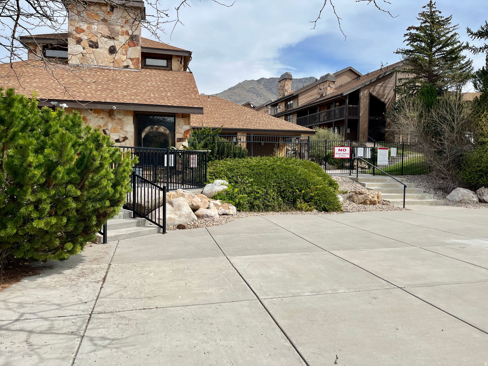 WOLF LODGE - Residential