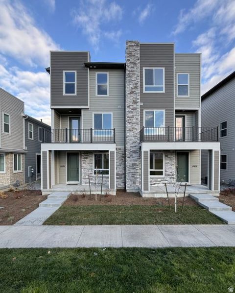 Photo of 12674 S LINCOLN PEAK LN #111, Riverton, UT 84096 (MLS # 2124155)