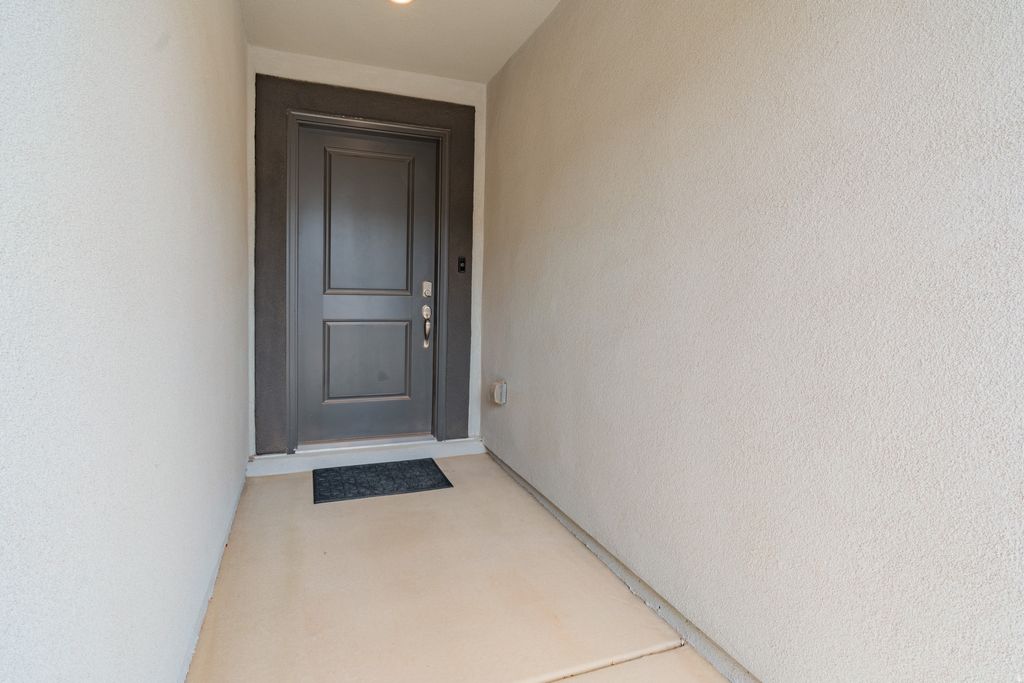 Photo of 1876 S WOLVERINE WAY, Washington, UT 84780 (MLS # 2156360)