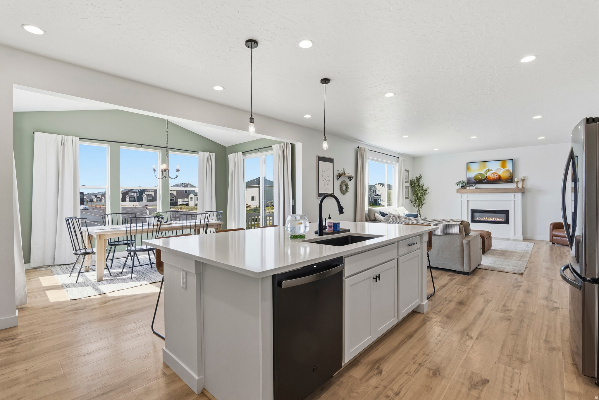 PONY EXPRESS ESTATES - Residential