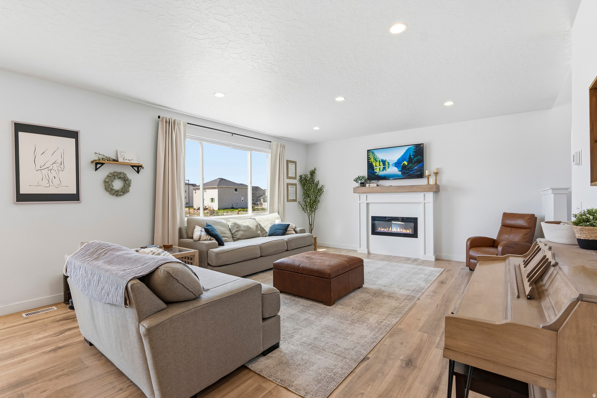 PONY EXPRESS ESTATES - Residential
