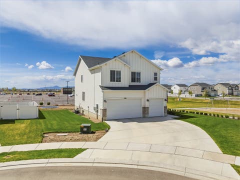 Homes For Sale - 1208 E Coachline Way<br/> Eagle Mountain, UT 84005