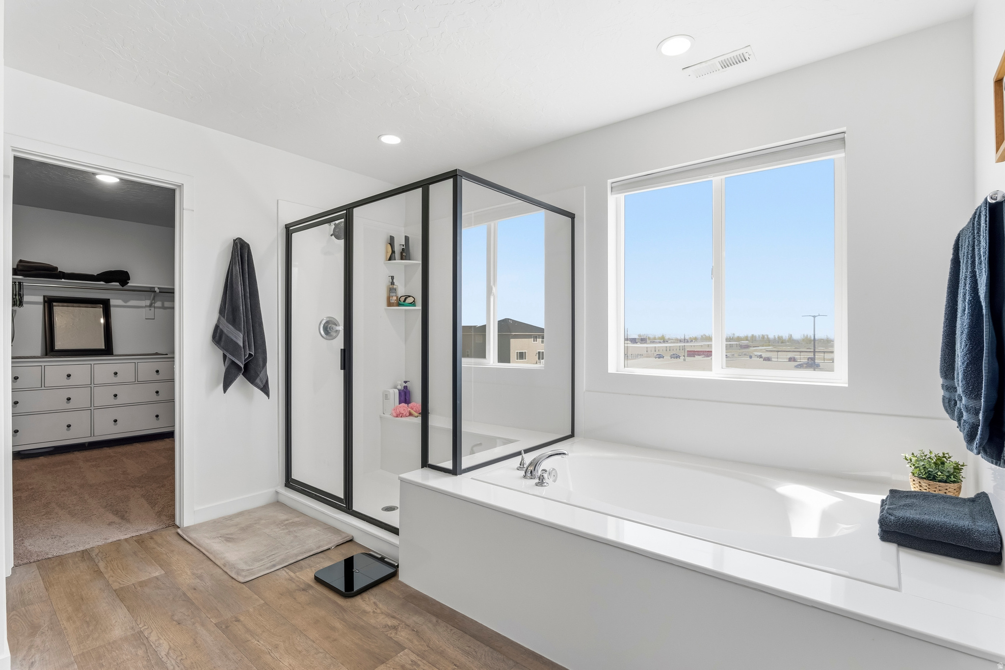 PONY EXPRESS ESTATES - Residential