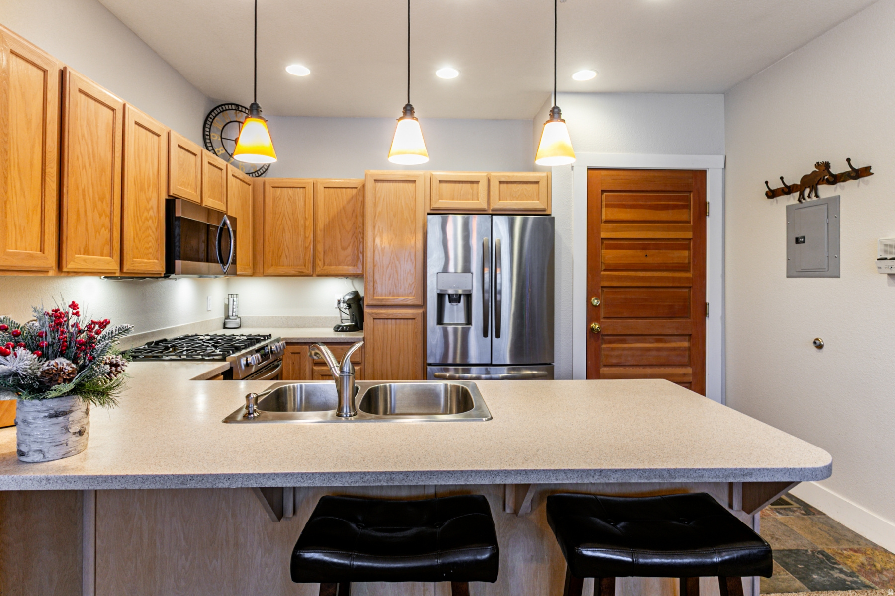 PINEBROOK POINTE CONDOMINIUMS - Residential Lease