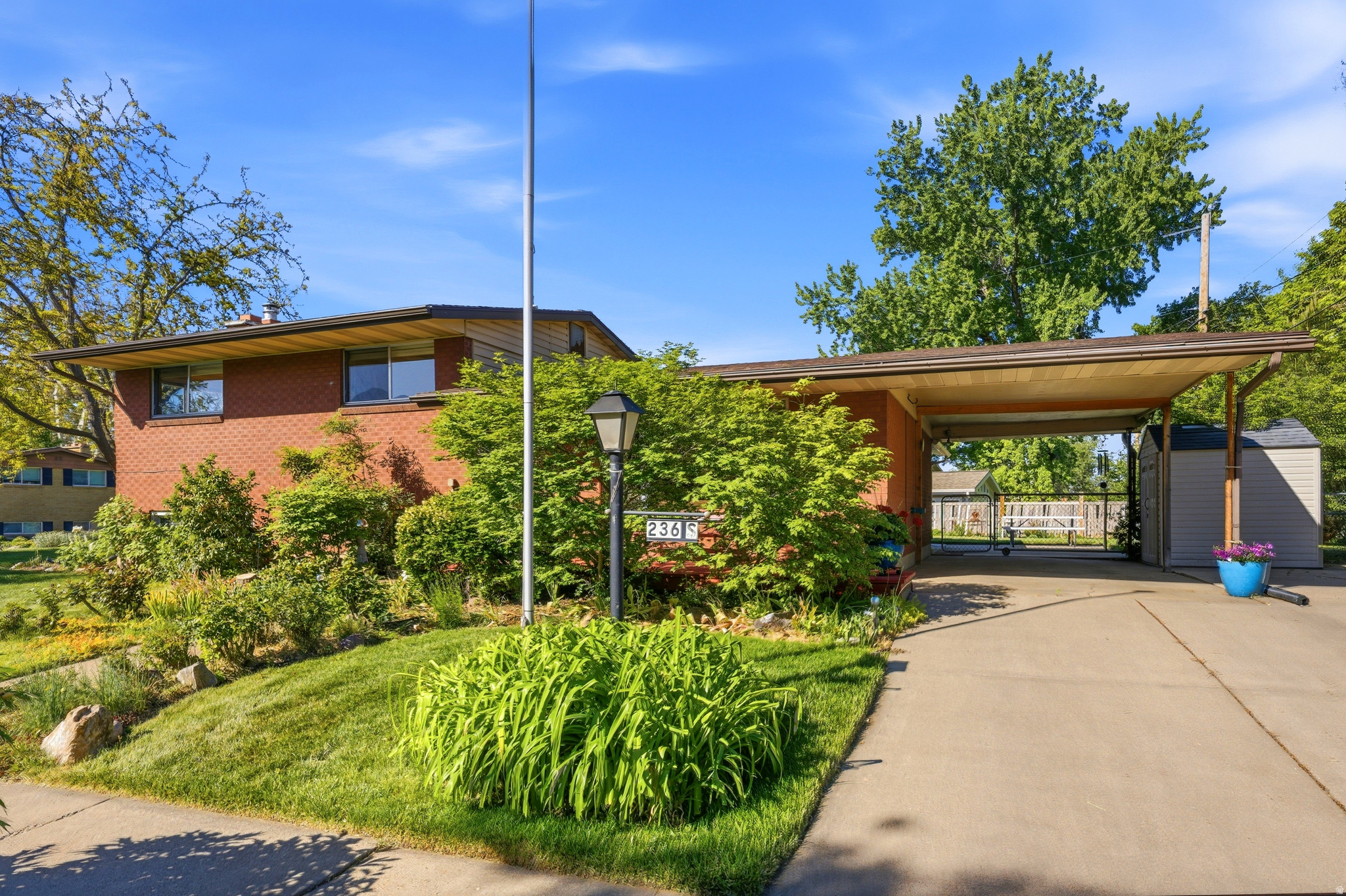 HAPPY HOMES - Residential