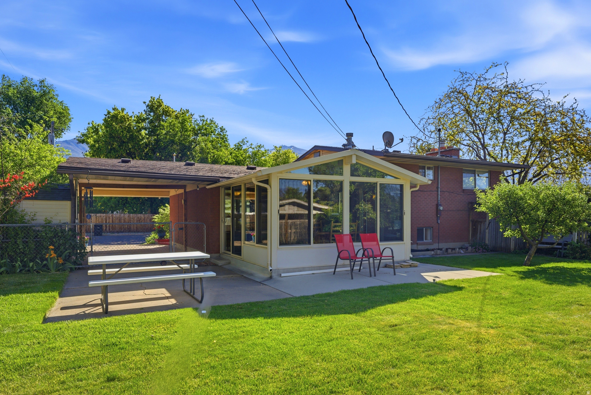 HAPPY HOMES - Residential