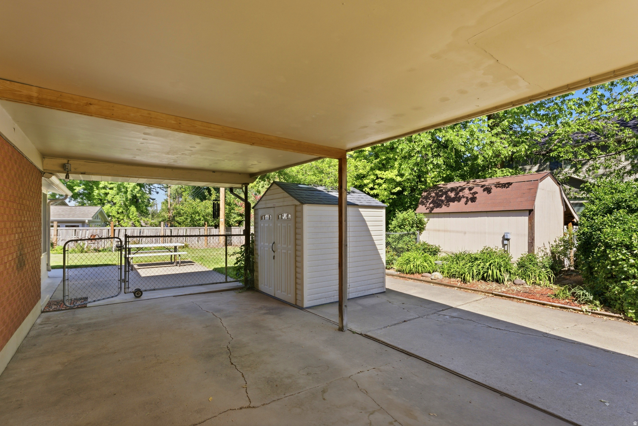 HAPPY HOMES - Residential
