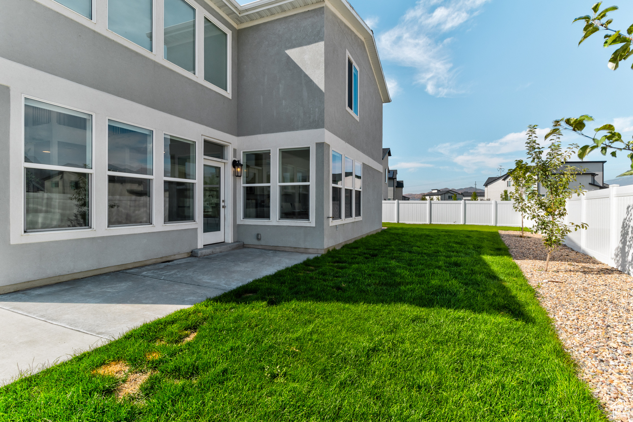 LAKESHORE LANDING - Residential