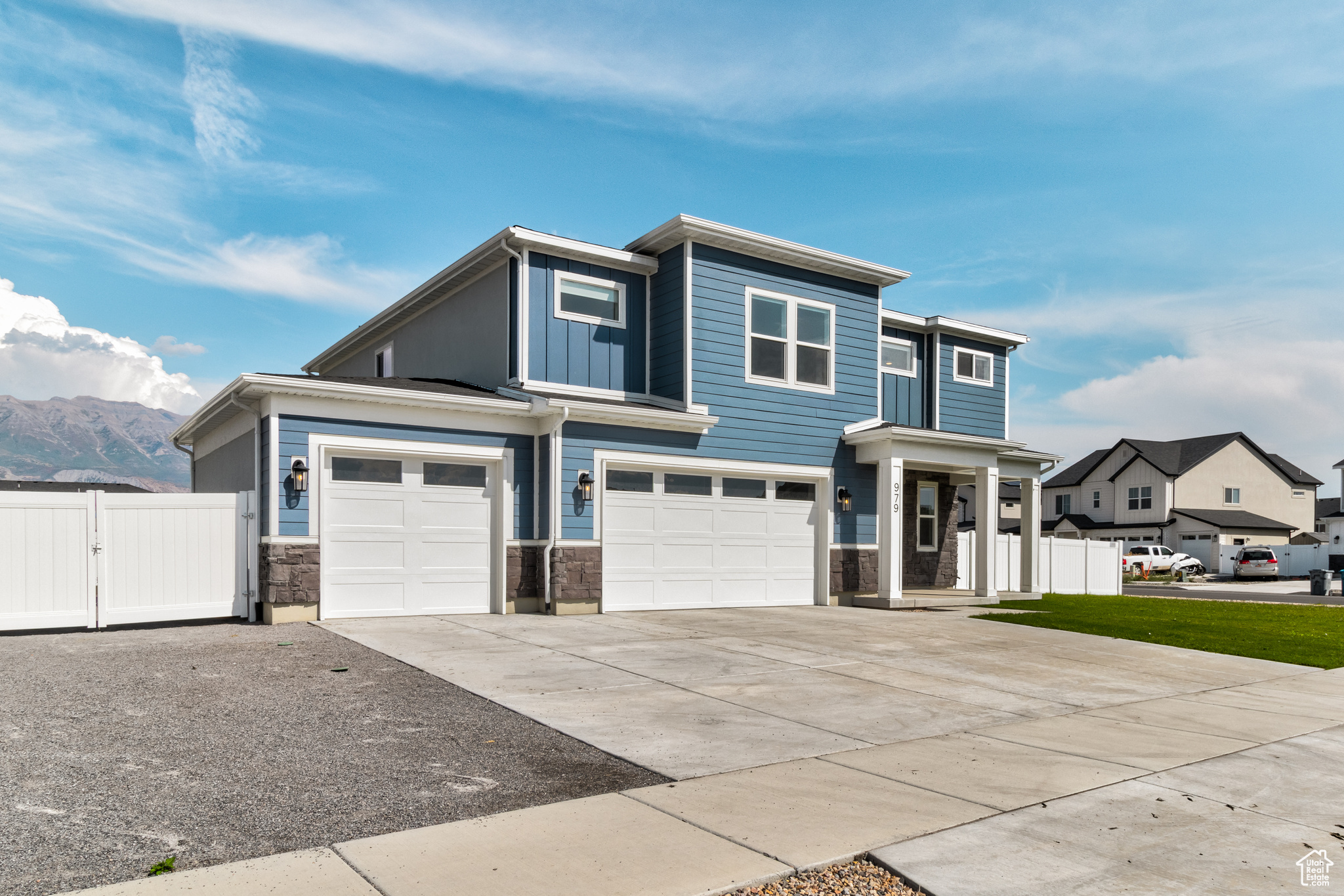 LAKESHORE LANDING - Residential