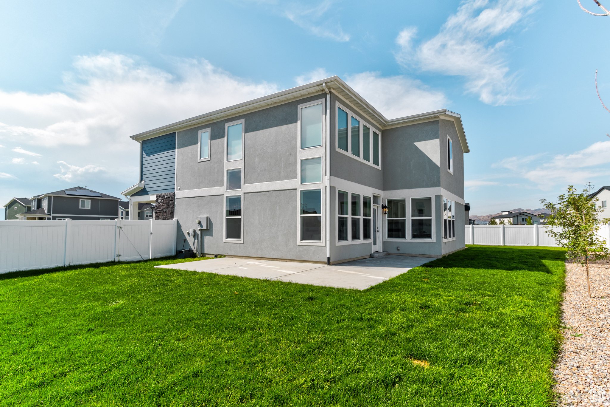 LAKESHORE LANDING - Residential
