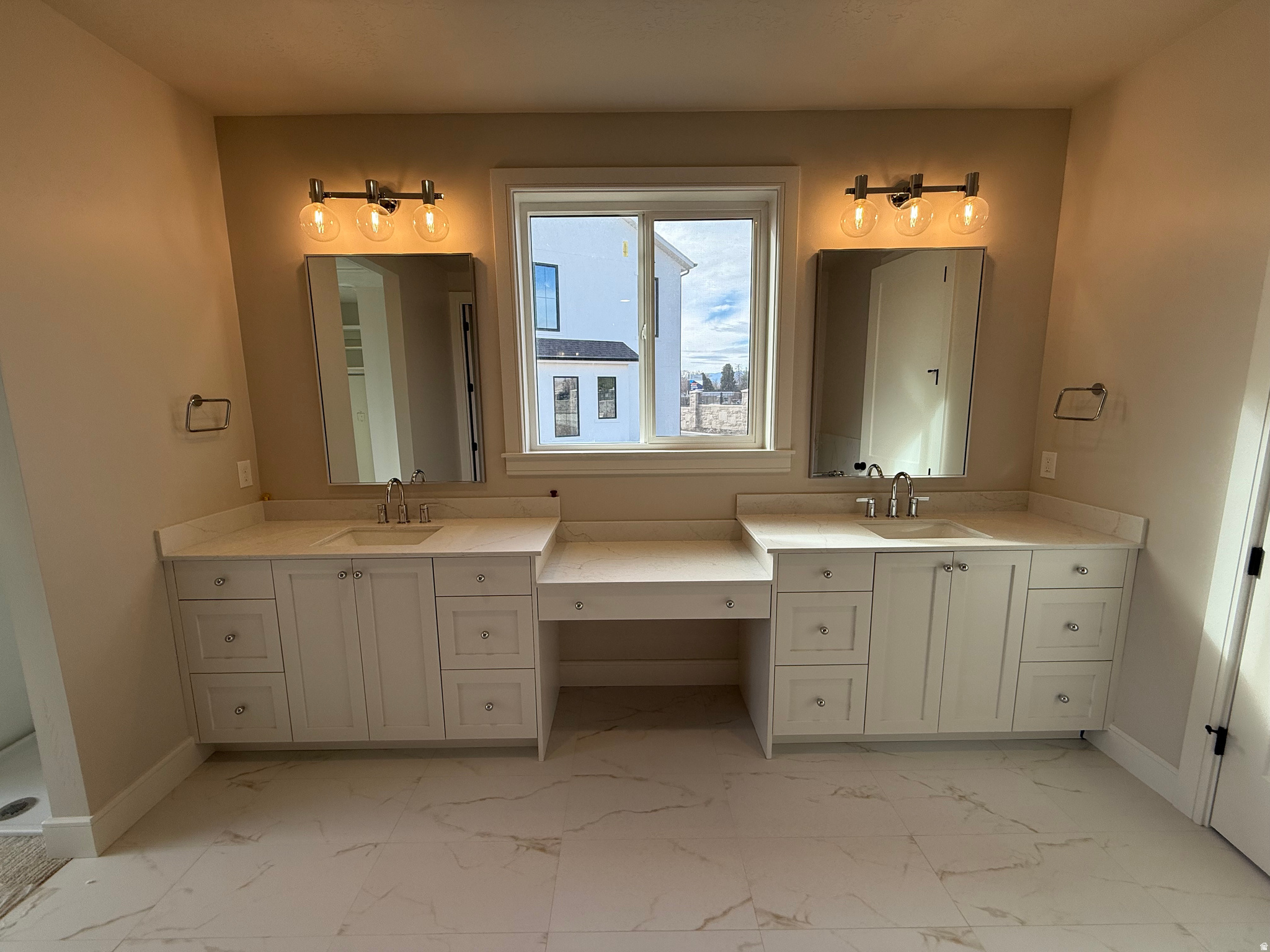 AUTUMN CREST - Residential