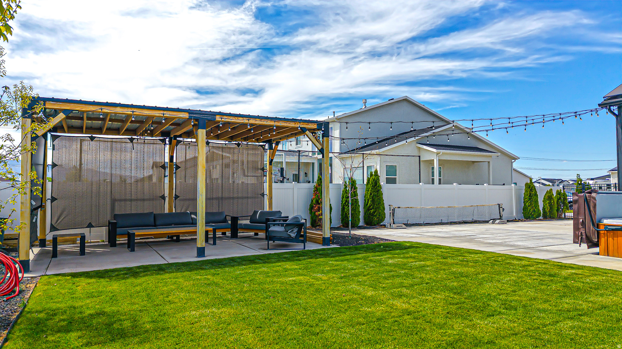 HAMPTON AT WATERS EDGE - Residential