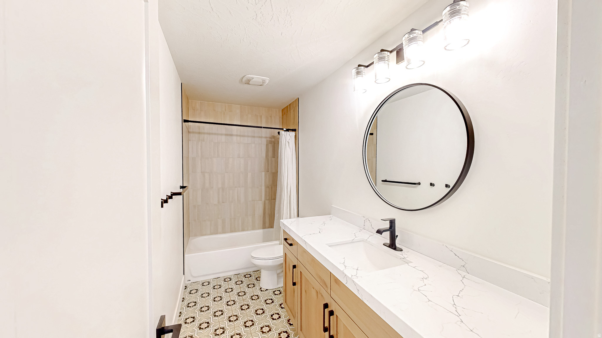 HAMPTON AT WATERS EDGE - Residential