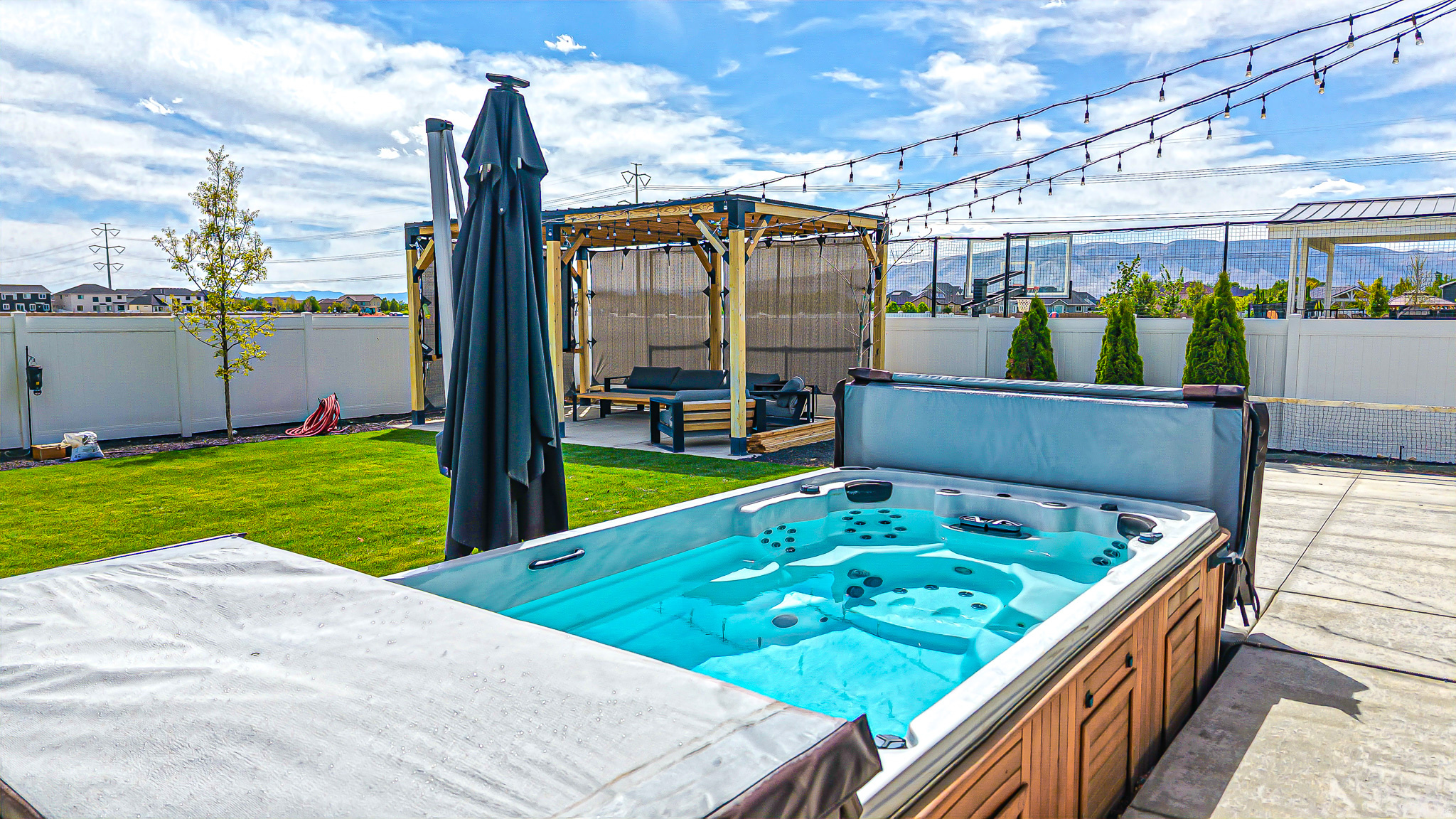 HAMPTON AT WATERS EDGE - Residential