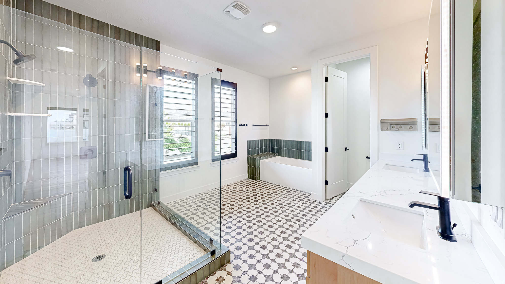 HAMPTON AT WATERS EDGE - Residential